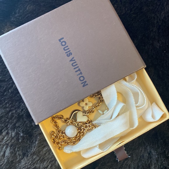 Louis Vuitton - Picture 3 of 7